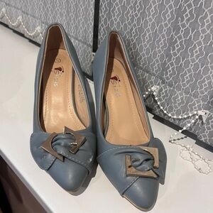 Elegant Gray Heels with Gold Detail